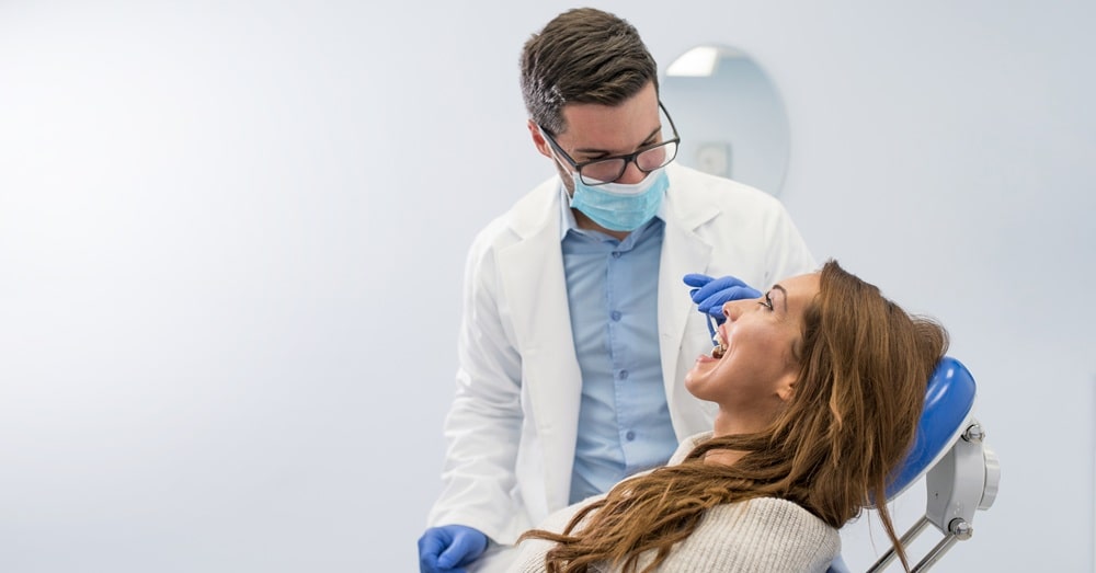 Nowoczesne metody leczenia zębów bez bólu – jakie znieczulenia stosują dentyści?